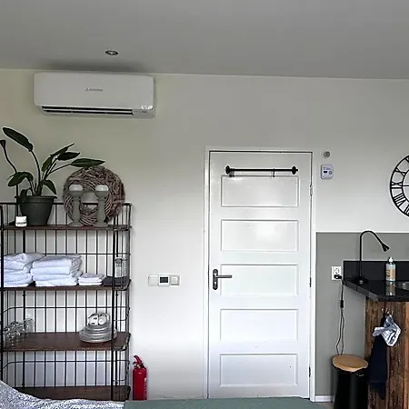Flowerbed Bed & Breakfast 4*