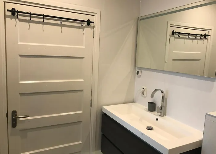 Flowerbed Bed and breakfast